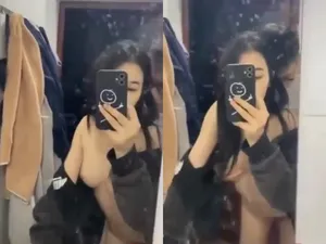 Gái xinh vú ngon "đi ngoài" ny cho thằng bạn thân làm tình trong toilet
