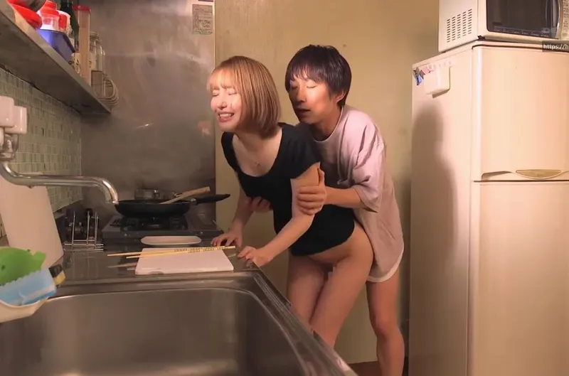 Vợ sắp cưới của anh trai mất nết về quê chơi rồi nắc với cậu em chồng